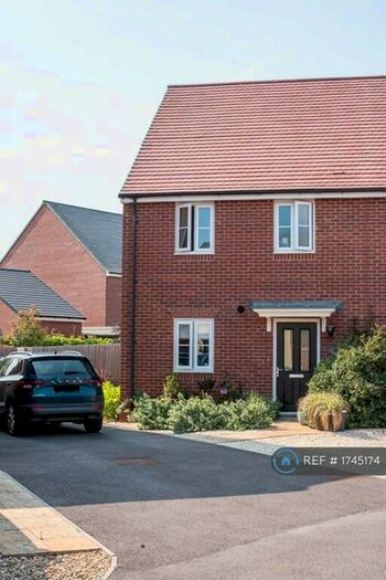 3 Bedroom End Of Terrace House To Rent In Sutherland Lane, Bedford, MK40