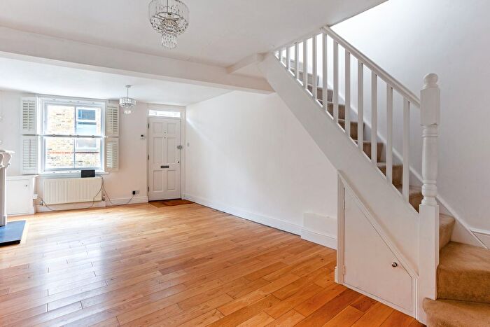2 Bedroom Detached House For Sale In Helena Road, Windsor, SL4