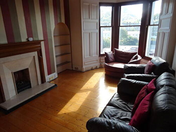 2 Bedroom Flat To Rent In Dalziel Place, Edinburgh, EH7