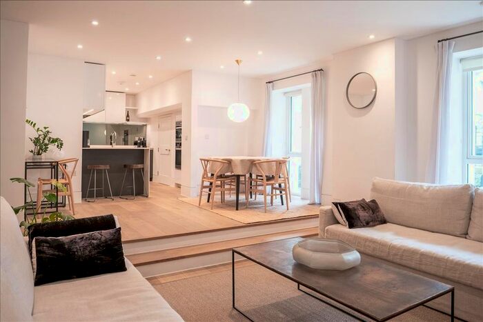 2 Bedroom Flat To Rent In Basing Street, Notting Hill, London, Kensington &amp; Chelsea, W11