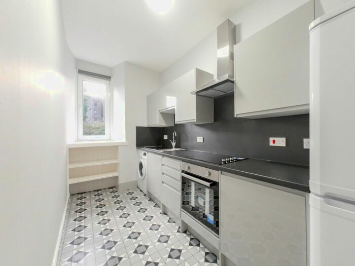 2 Bedroom Flat To Rent In Lochee Road, City Centre, Dundee DD2