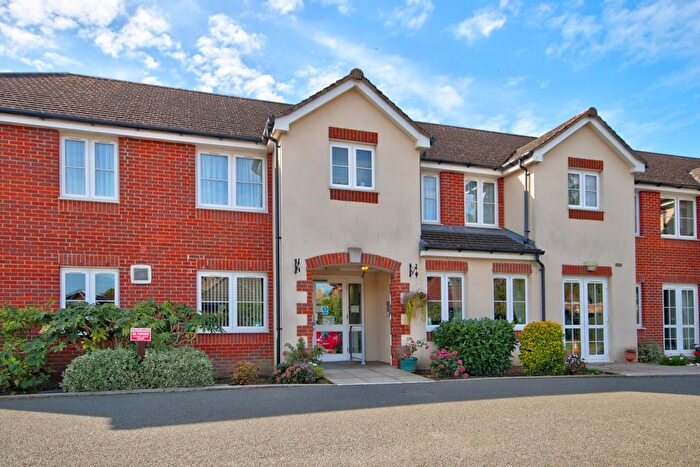 1 Bedroom Property For Sale In Pheasant Court, Holtsmere Close, Watford, WD25
