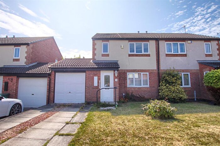 3 Bedroom Semi-Detached House For Sale In Cragside Court, Ingleby Barwick, TS17
