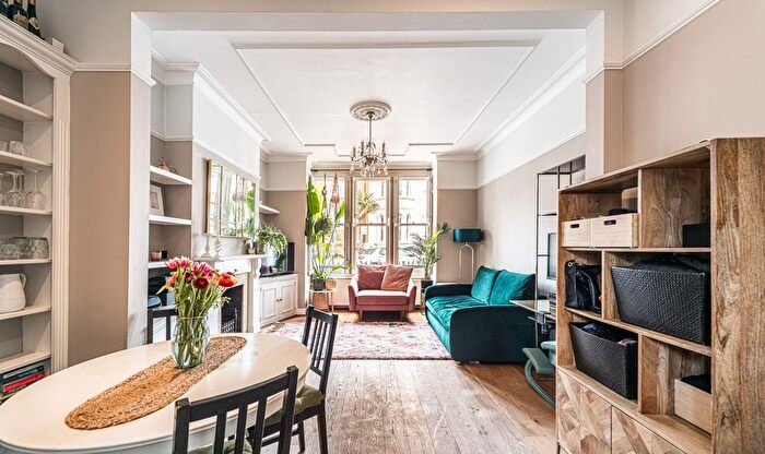 2 Bedroom Flat For Sale In Hillier Road, SW11