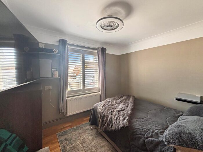 2 Bedroom Bungalow For Sale In Dover Road, Brightlingsea, Colchester, CO7