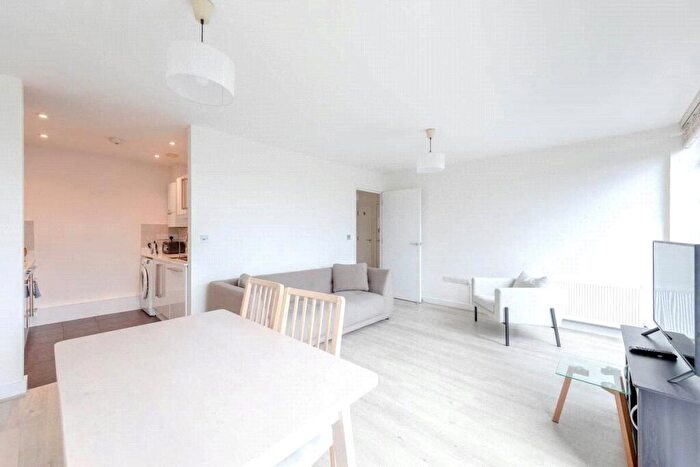 1 Bedroom Apartment To Rent In De Beauvoir Crescent, London, N1