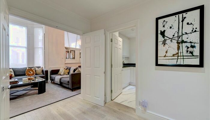 4 Bedroom Flat To Rent In Somerset Court, London, W8