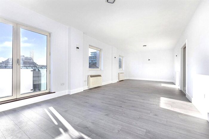 2 Bedroom Apartment To Rent In Artichoke Hill, London, E1W