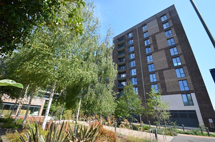 2 Bedroom Flat To Rent In High Street, Staines-Upon-Thames, TW18