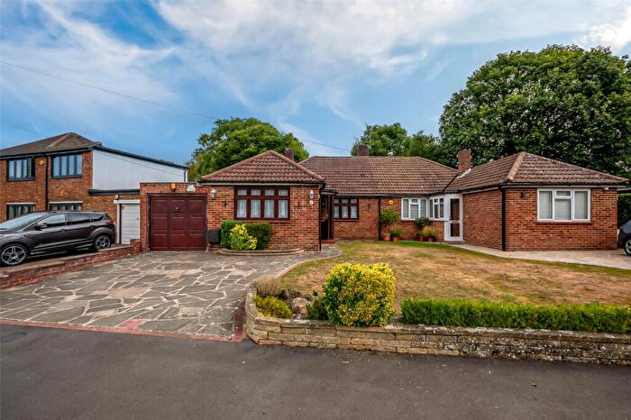 3 Bedroom Bungalow For Sale In Woodlands Park, Joydens Wood, Bexley, DA5