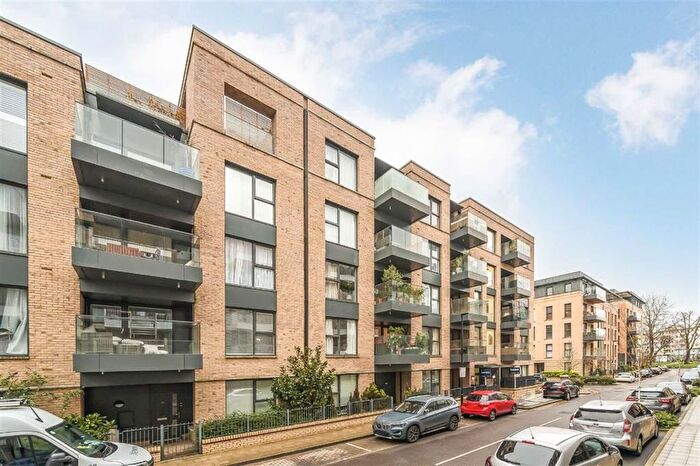 2 Bedroom Flat For Sale In Fairbourne Road, Clapham, SW4