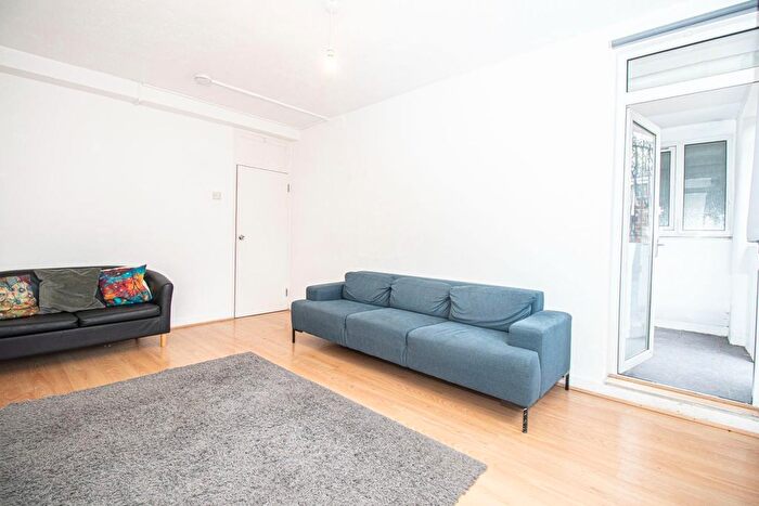 3 Bedroom Flat To Rent In Canrobert Street, Bethnal Green, E2