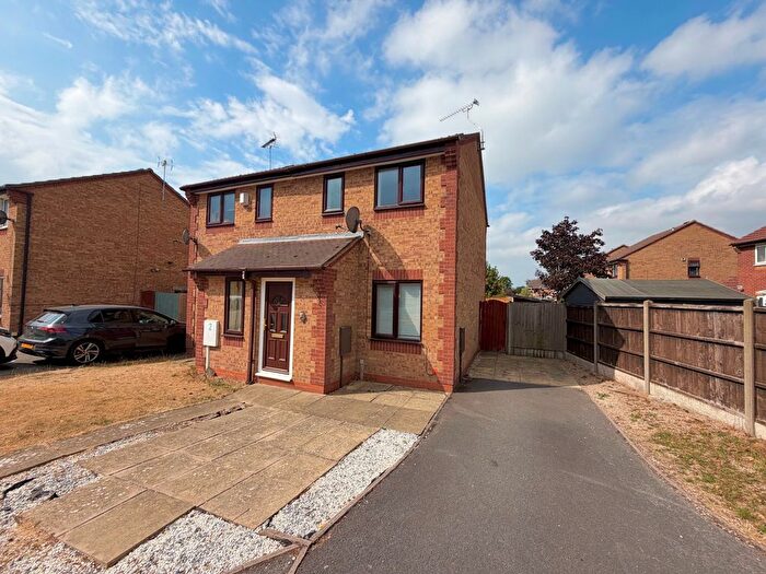 2 Bedroom Property To Rent In Hylton Close, Burton-On-Trent, DE14