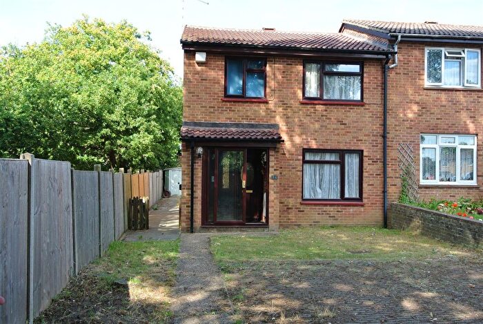 3 Bedroom End Of Terrace House For Sale In Corby Drive, Englefield Green, Egham, TW20