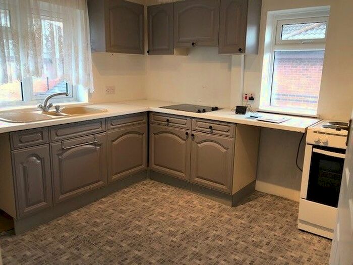 2 Bedroom Maisonette To Rent In Willis Pearson Avenue, Bilston, WV14