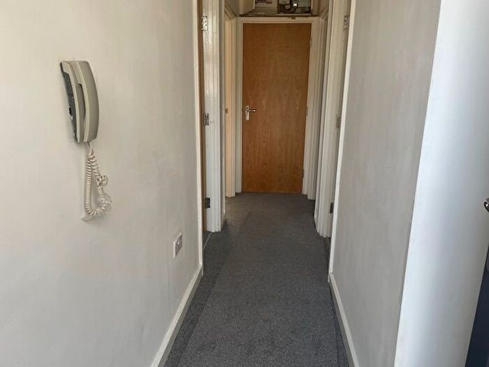 2 Bedroom Flat To Rent In Flat, Chubb House, Dallow Road, Luton, LU1