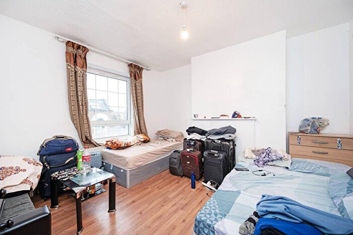 4 Bedroom Flat For Sale In Teale Street, Tower Hamlets, London, E2