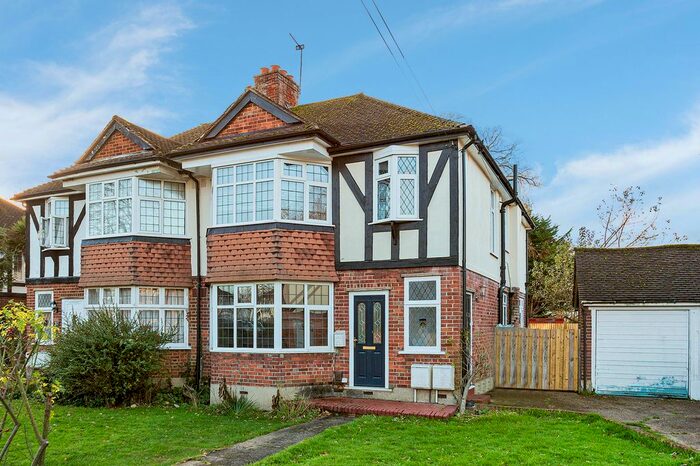 2 Bedroom Flat To Rent In Vale Crescent, London SW15