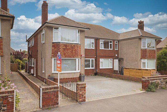 2 Bedroom Maisonette For Sale In Luton Avenue, Broadstairs, Kent, CT10