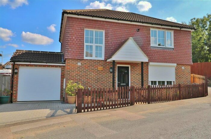 3 Bedroom Detached House To Rent In Crouch Lane, Borough Green, Kent, TN15