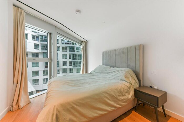 2 Bedroom Apartment To Rent In Electric Boulevard, London, SW11