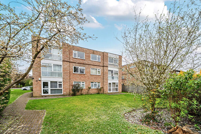 2 Bedroom Flat For Sale In Albemarle Road, Beckenham, BR3