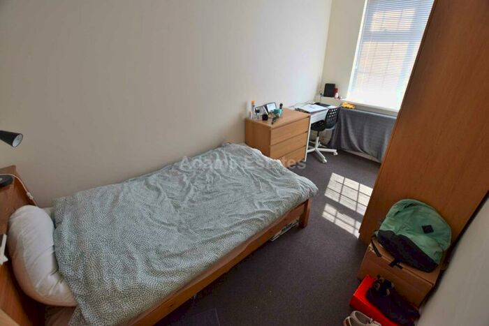 4 Bedroom Terraced House To Rent In Wykeham Road, Reading, RG6