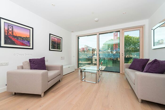 4 Bedroom Semi-Detached House To Rent In Rodney Road, Trafalgar Place, Elephant Amp; Castle, SE17
