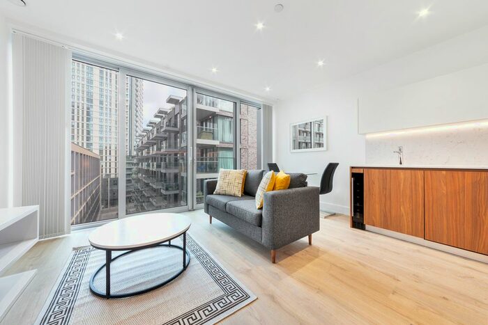 Studio To Rent In Piazza Walk, London, E1