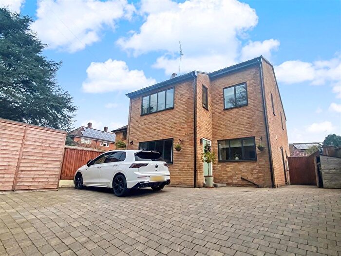 4 Bedroom Detached House For Sale In Mudford Road, Yeovil, BA21