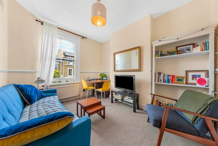 2 Bedroom Flat To Rent In Branksome Road, London, SW2