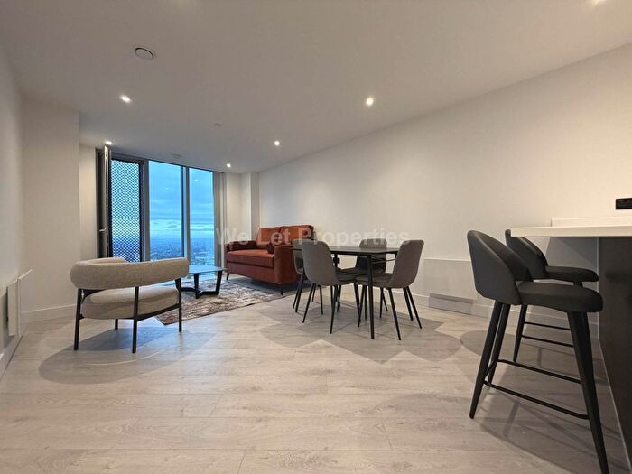 2 Bedroom Flat To Rent In Vista River Gardens, Trinity Way, M3