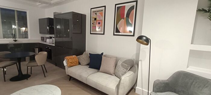 1 Bedroom Flat To Rent In Long Row, Nottingham, NG1