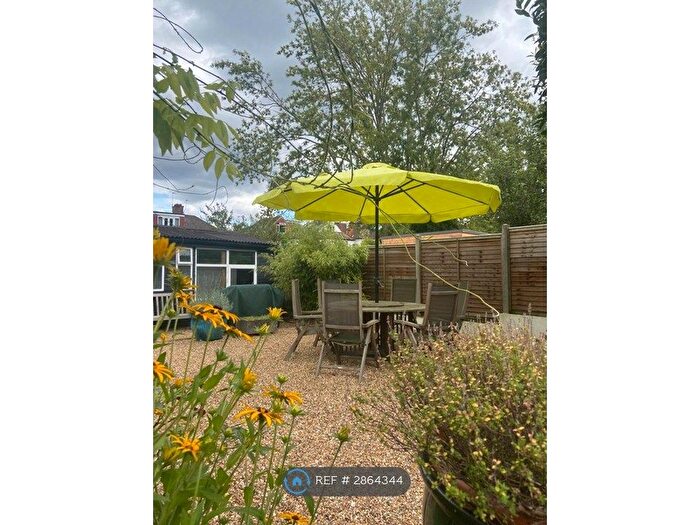 2 Bedroom Flat To Rent In Sunny Gardens Road, Hendon, NW4