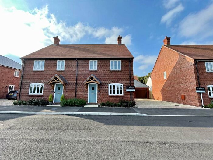 3 Bedroom Semi-Detached House For Sale In Three Lanes Way, Puddletown, Dorchester, DT2
