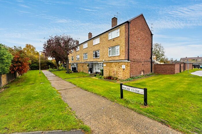 2 Bedroom Flat For Sale In Holme Close, Cheshunt, Waltham Cross, EN8