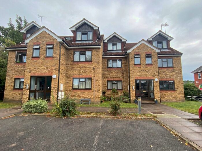 1 Bedroom Flat To Rent In Claremont Road, Staines-Upon-Thames, Surrey, TW18