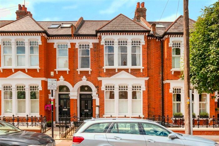 2 Bedroom Flat To Rent In Louisville Road, London, SW17