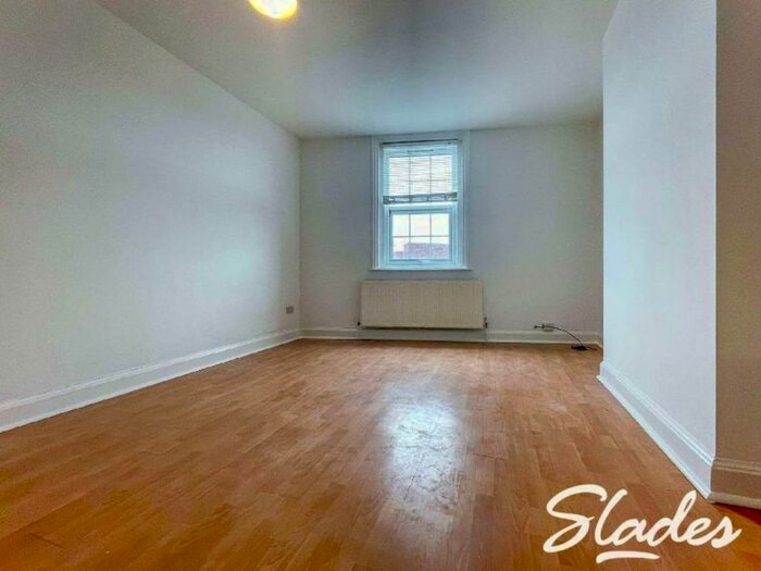 2 Bedroom Apartment To Rent In - Seabourne Road, Southbourne, Bournemouth, BH5