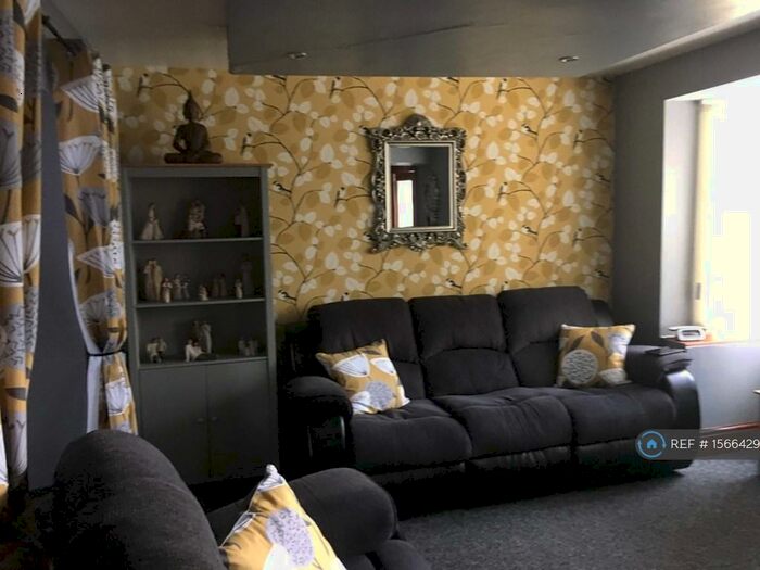 3 Bedroom Semi-Detached House To Rent In Blue Stone Avenue, Bradeley, ST6