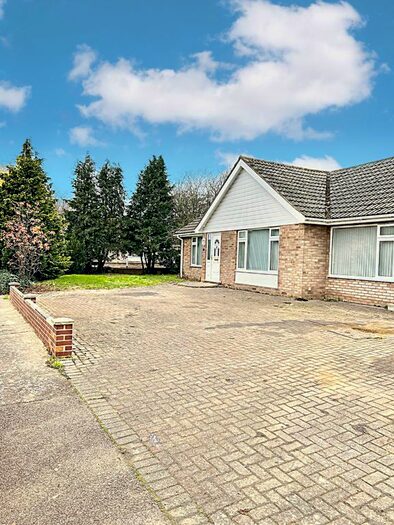 4 Bedroom Bungalow To Rent In Avon Drive, Bedford MK41