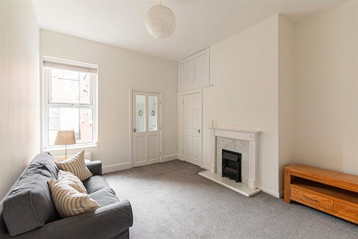 2 Bedroom Flat To Rent In Tosson Terrace, Heaton, Newcastle Upon Tyne, NE6