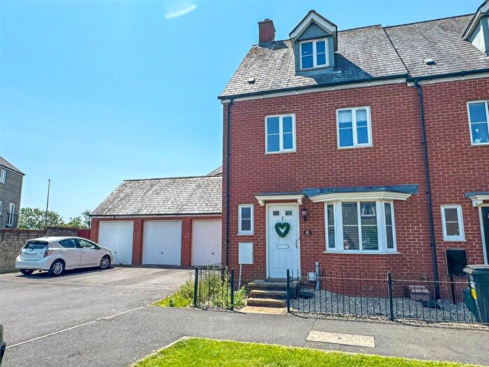 4 Bedroom End Of Terrace House For Sale In Kent Avenue, West Wick, Weston-super-Mare, Somerset, BS24