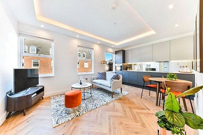 1 Bedroom Apartment For Sale In Premier House, Chertsey, Surrey, KT16