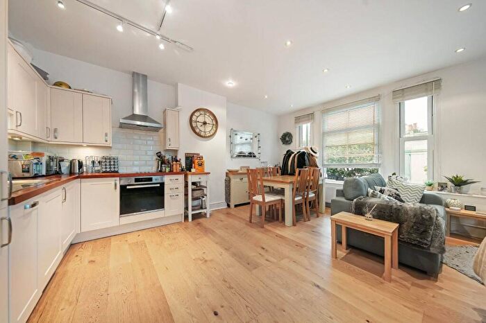 1 Bedroom Flat To Rent In St John's Hill, St John's Hill, London, SW11
