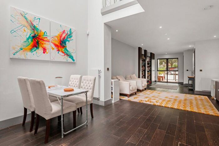 4 Bedroom House To Rent In Charlotte Terrace, London, N1
