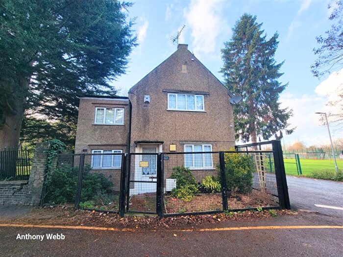 3 Bedroom Detached House For Sale In Holly Walk, Enfield, EN2