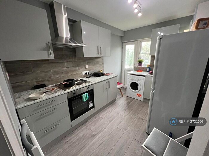 2 Bedroom Flat To Rent In College Road, Harrow Weald, Harrow, HA3