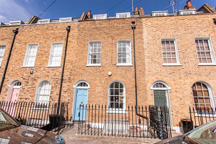 3 Bedroom Terraced House For Sale In Morgan Street, Mile End, E3