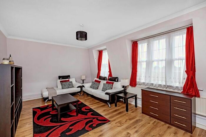 2 Bedroom Flat To Rent In Garratt Lane, London, SW17